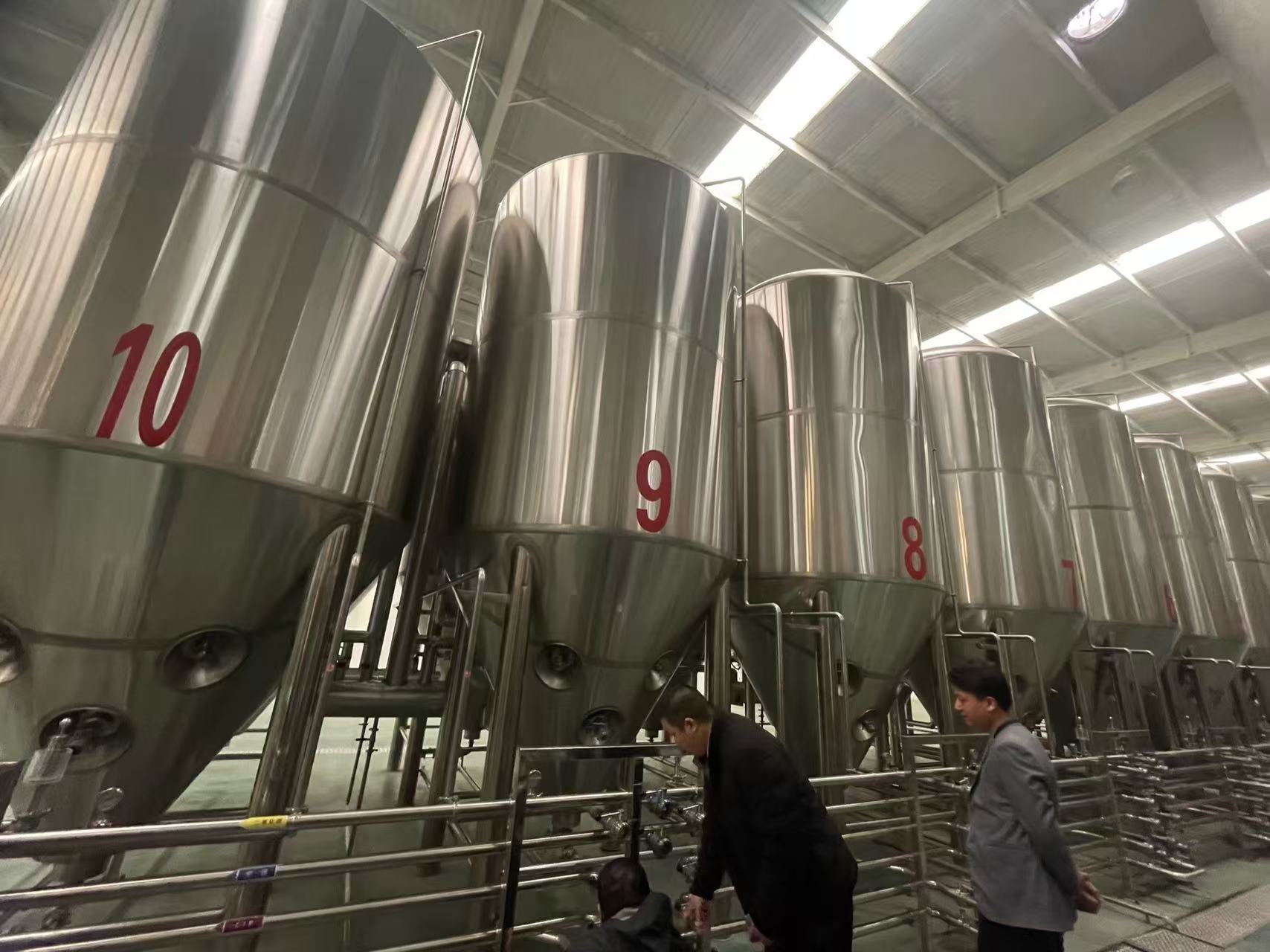 普宁精酿啤酒设备厂—平面布置、设备设计、制造、调试、培训等一条龙服务